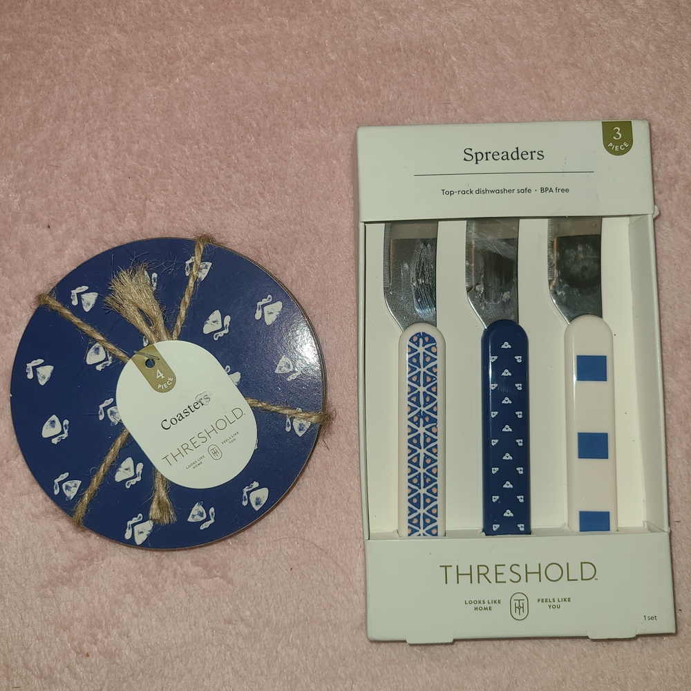 Threshold Navy and White Spreaders Set